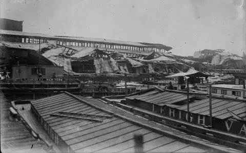 Pier,_Jersey_City_after_munitions_explosion_LOC_14687235026_(cropped) pier_jersey_city_after_munitions_explosion_loc_14687235026_cropped
