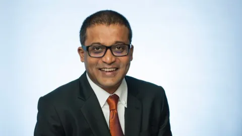 Vivek Neelakantan - SIAC