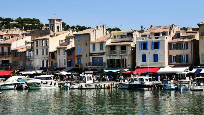 Cassis by AXP Photography in Pexels.com