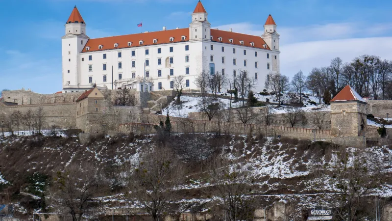 Bratislava castle by najob kečeram - available in Pexels.com