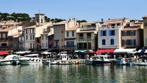 Cassis by AXP Photography in Pexels.com