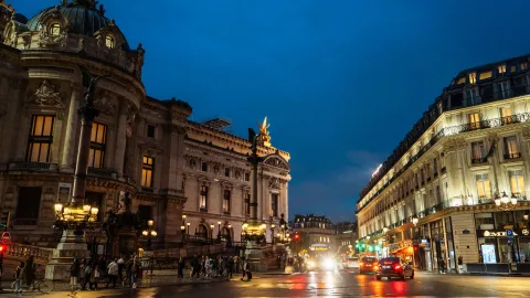 Paris by Daria Agafonova - Available in Pexels.com