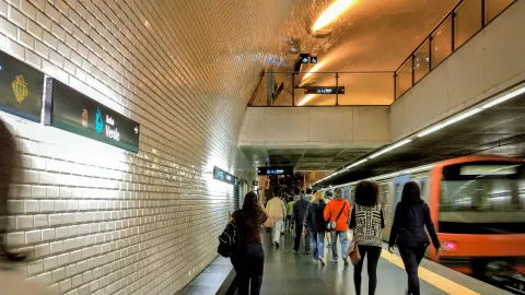 Lisbon Metro station by Jakub Zerdzicki - available in pexels.com
