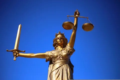 justice-g67fff5771_1920 justice-g67fff5771_1920