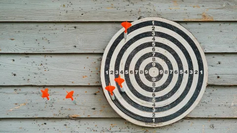 Black and white round target