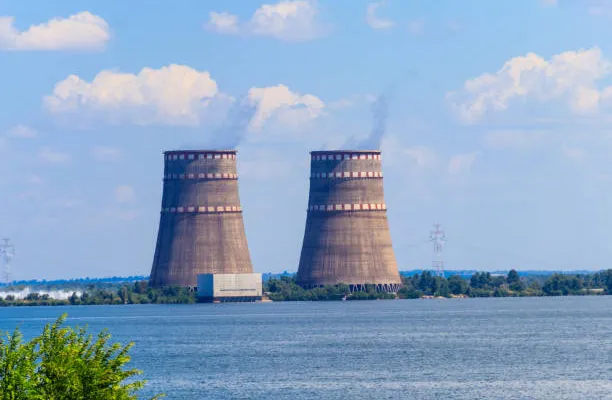 cooling-towers-of-zaporizhia-nuclear-power-station-in-enerhodar-ukraine