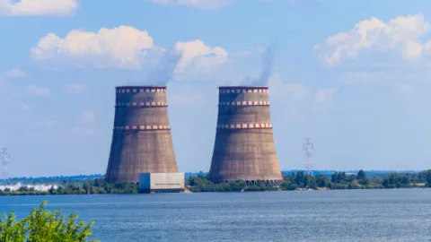 cooling-towers-of-zaporizhia-nuclear-power-station-in-enerhodar-ukraine