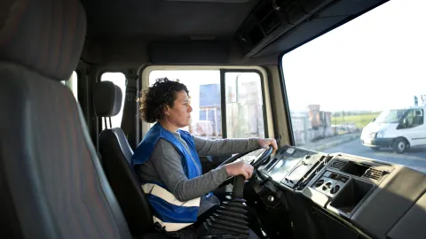 utf-8professional-female-driver-with-van-wagon-car